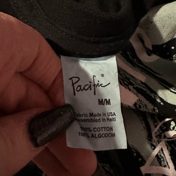 Hot Topic Tee - Picture 3 of 6